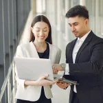 MEMBANGUN KEPEMIMPINAN STRATEGIS UNTUK PENGAMBILAN KEPUTUSAN DAN KINERJA ORGANISASI TINGKAT EKSEKUTIF