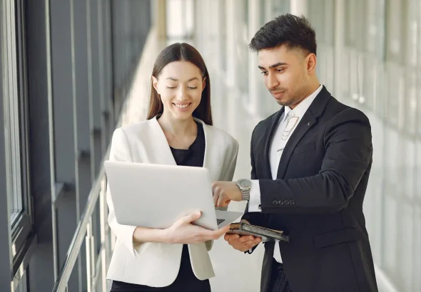 MEMBANGUN KEPEMIMPINAN STRATEGIS UNTUK PENGAMBILAN KEPUTUSAN DAN KINERJA ORGANISASI TINGKAT EKSEKUTIF